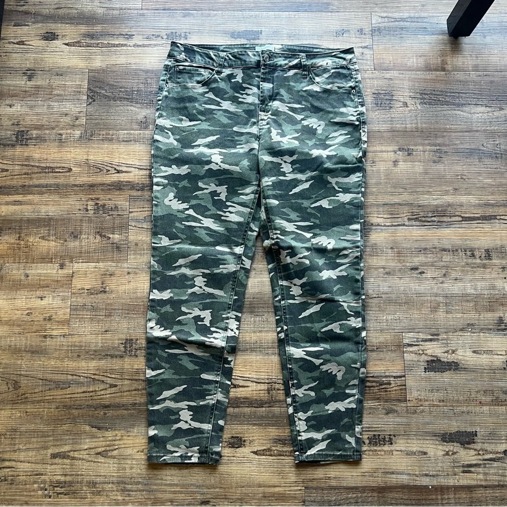 Kensie Women's Green Camo Print Ankle Skinny Mid Rise Jeans Size 14/32